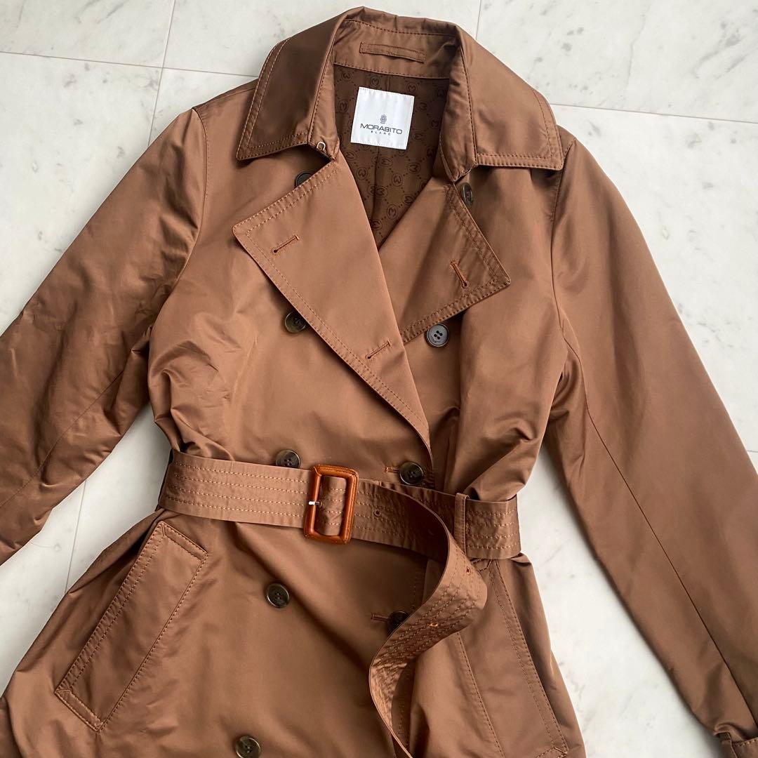 美品 モラビト 襟裏ロゴモノグラム ベルト付きトレンチコート キャメル 38