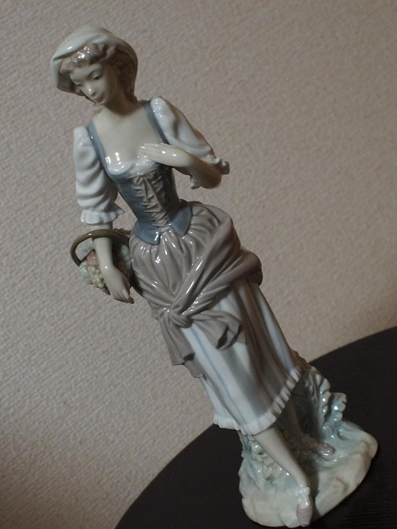 ★LLADRO　リヤドロ　花籠を持つ乙女　美品