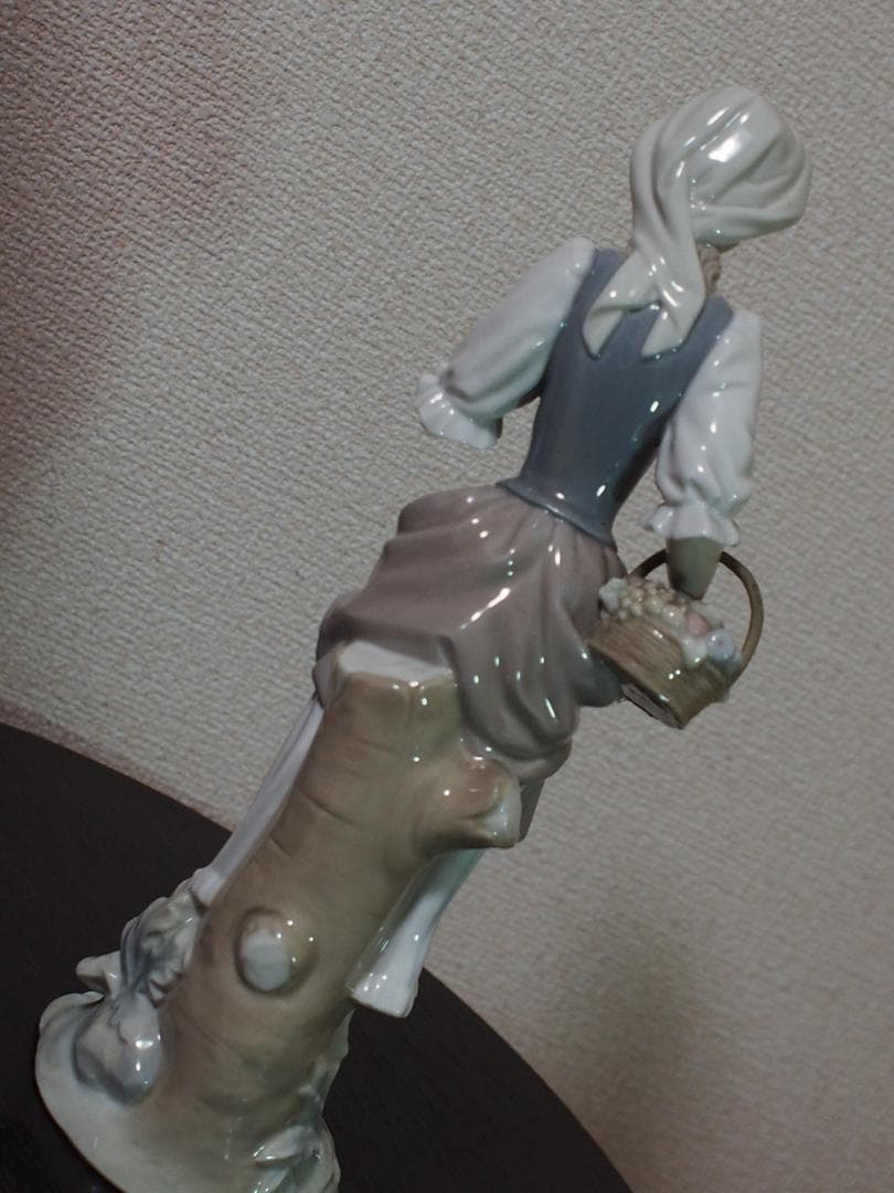 ★LLADRO　リヤドロ　花籠を持つ乙女　美品