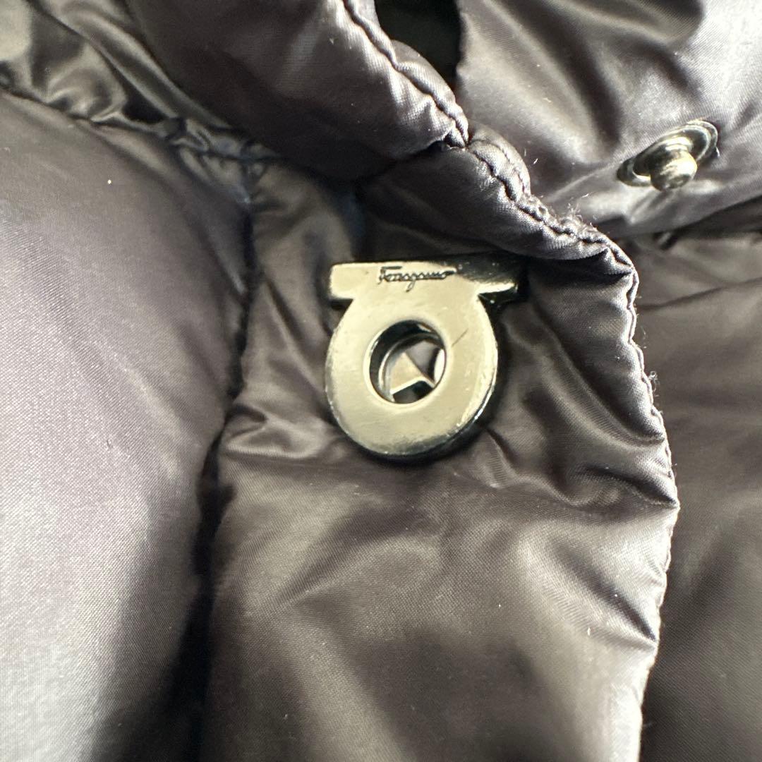 Salvatore Ferragamo ブラックダウンジャケット 42
