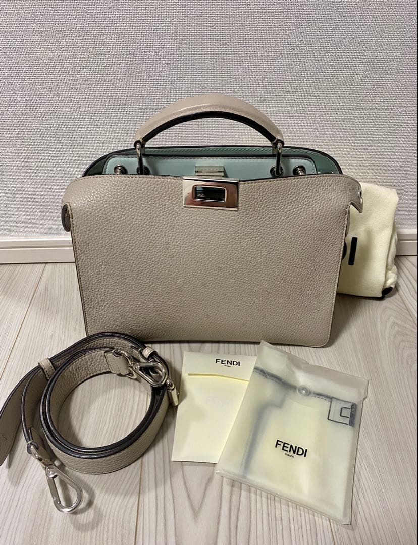 定価57.7万円 フェンディ ピーカブー ISeeU スモール　レザーバッグ