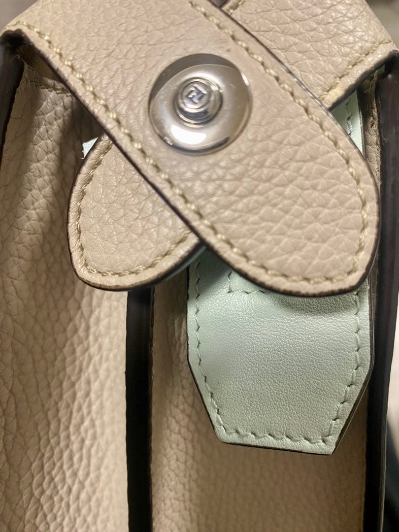 定価57.7万円 フェンディ ピーカブー ISeeU スモール　レザーバッグ