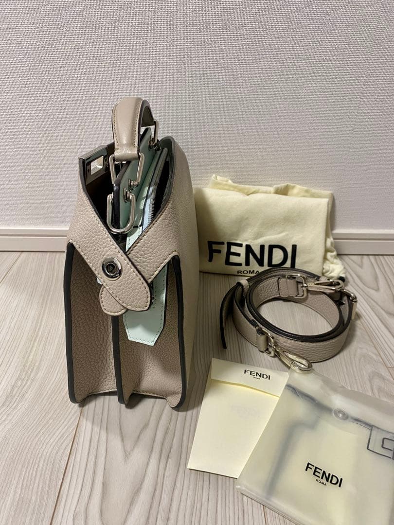 定価57.7万円 フェンディ ピーカブー ISeeU スモール　レザーバッグ