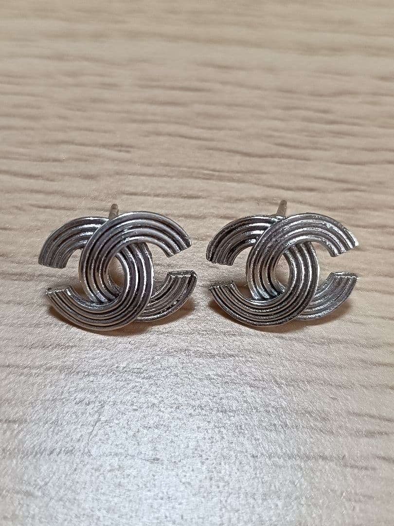 【美品】CHANEL シャネル ピアス　ココマーク　CC ユニセックス 刻印あり