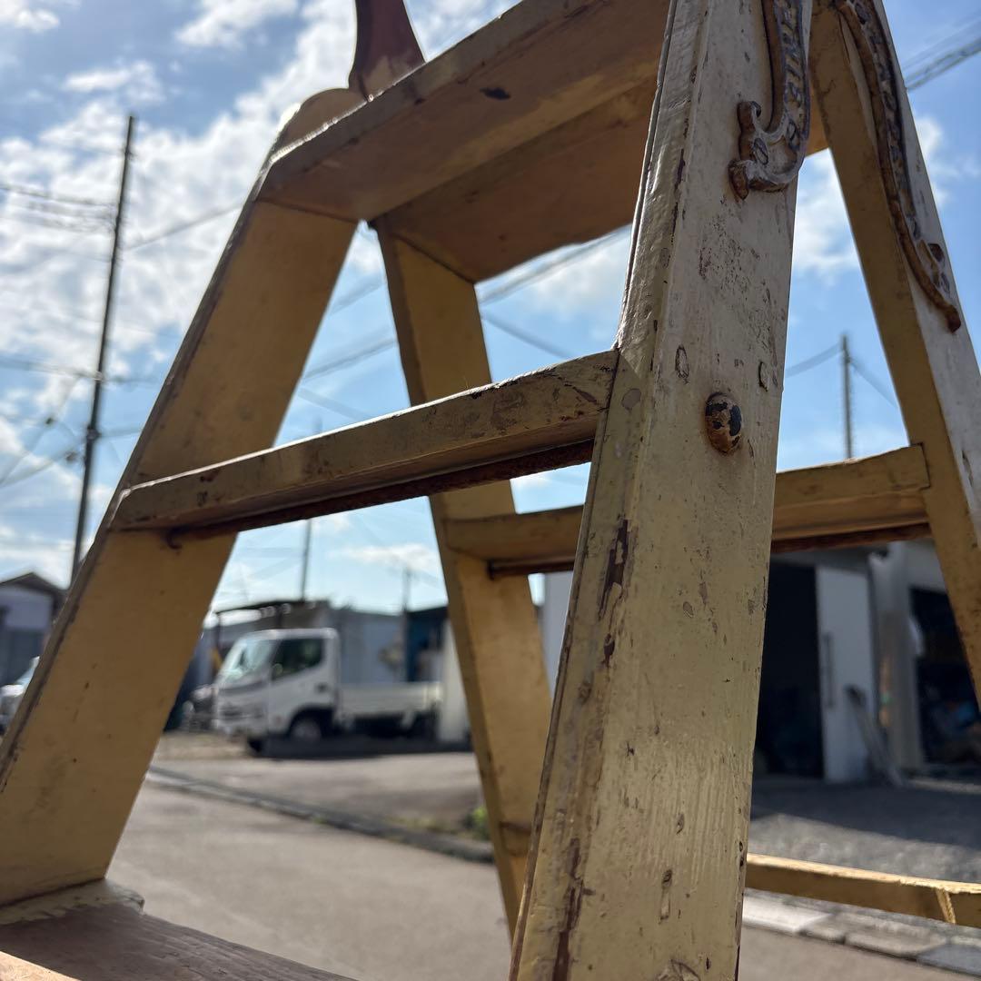 ステップラダー　アンティーク　飾り棚