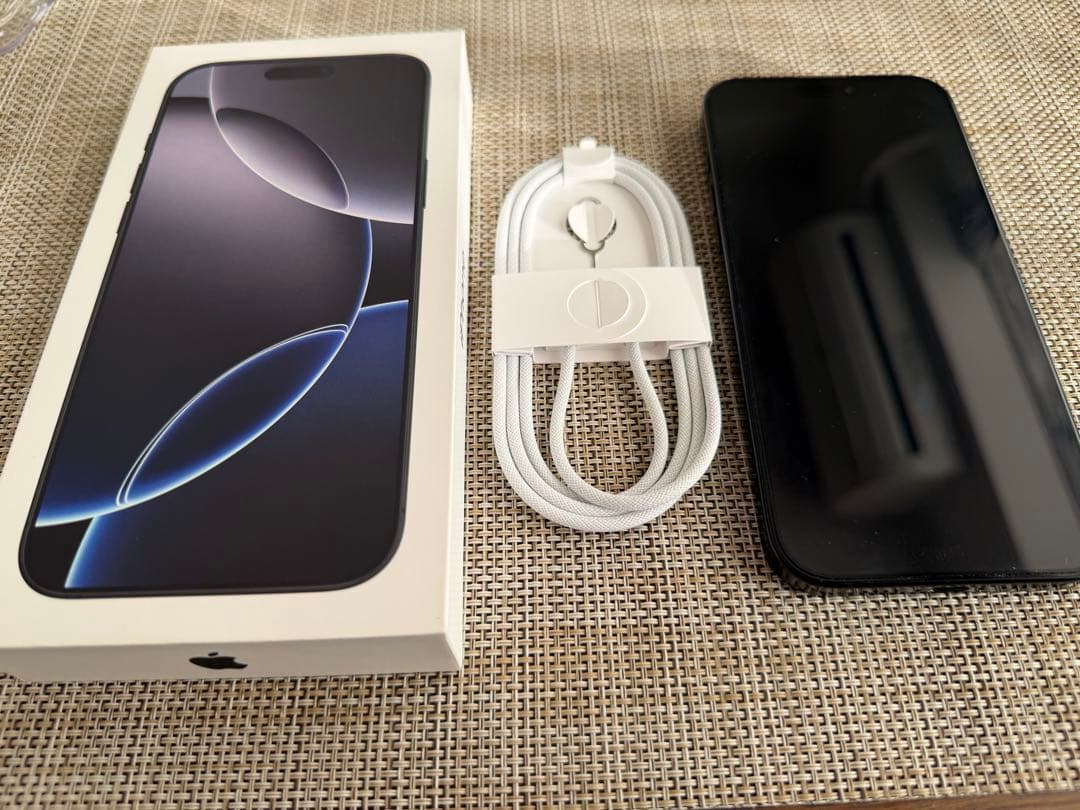 【美品】iPhone 16 ProMax 256GB SIMフリー