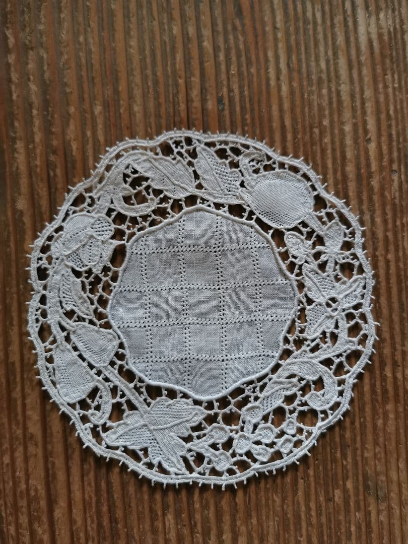 アンティーク ポワンドヴェニス ブラーノレース 薔薇と果物のニードル編みドイリー