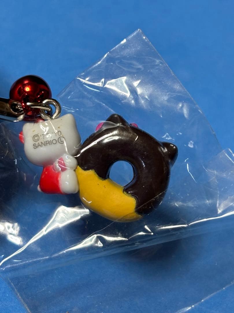 ご当地キティ　ロールケーキ　ドーナツ　根付け　2点セット