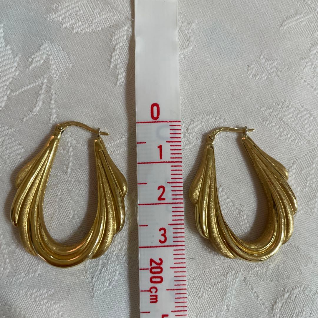 ウノアエレ　k18 750 ゴールド デザイン ピアス 大　フープ