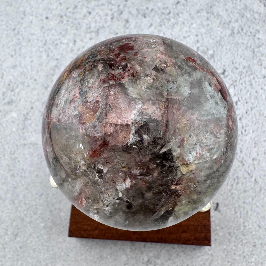 M-47天然ガーデンクォーツ 丸玉 地層模様 内包物が美しいスフィア 53mm