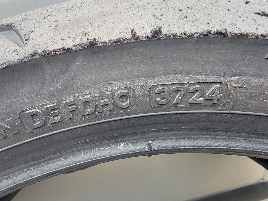 2024年製送料込みブリヂストン BATTLAX R11前後セット120/200