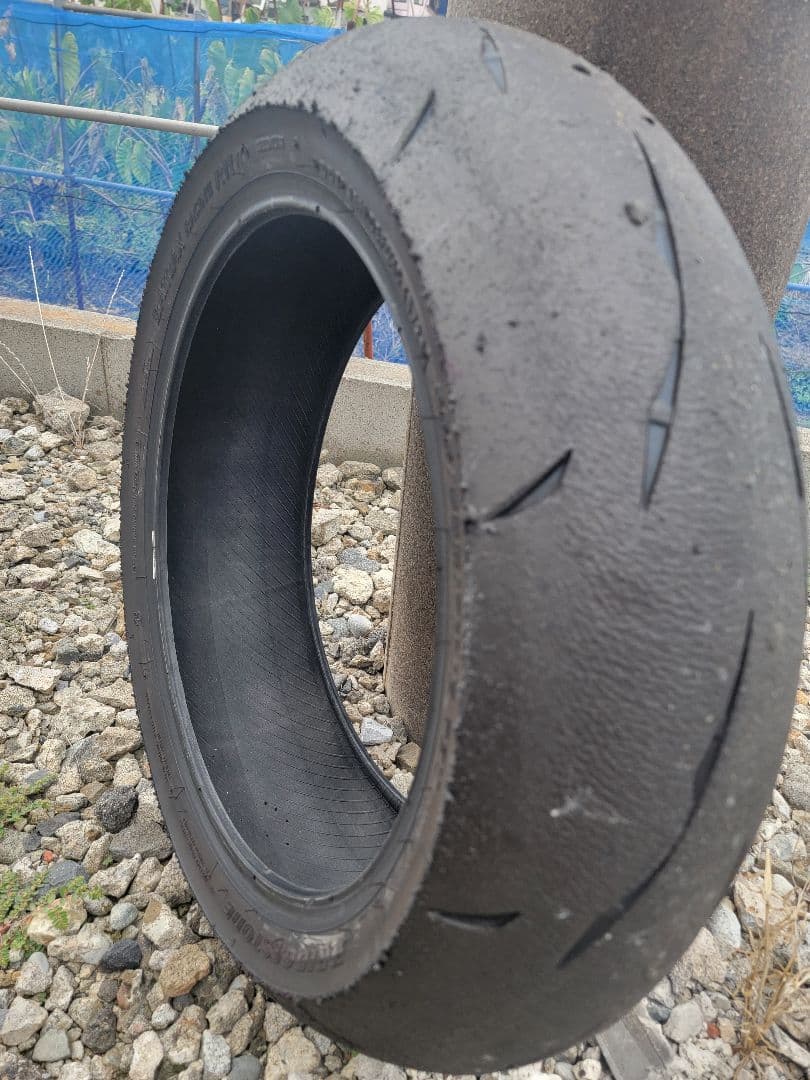 2024年製送料込みブリヂストン BATTLAX R11前後セット120/200