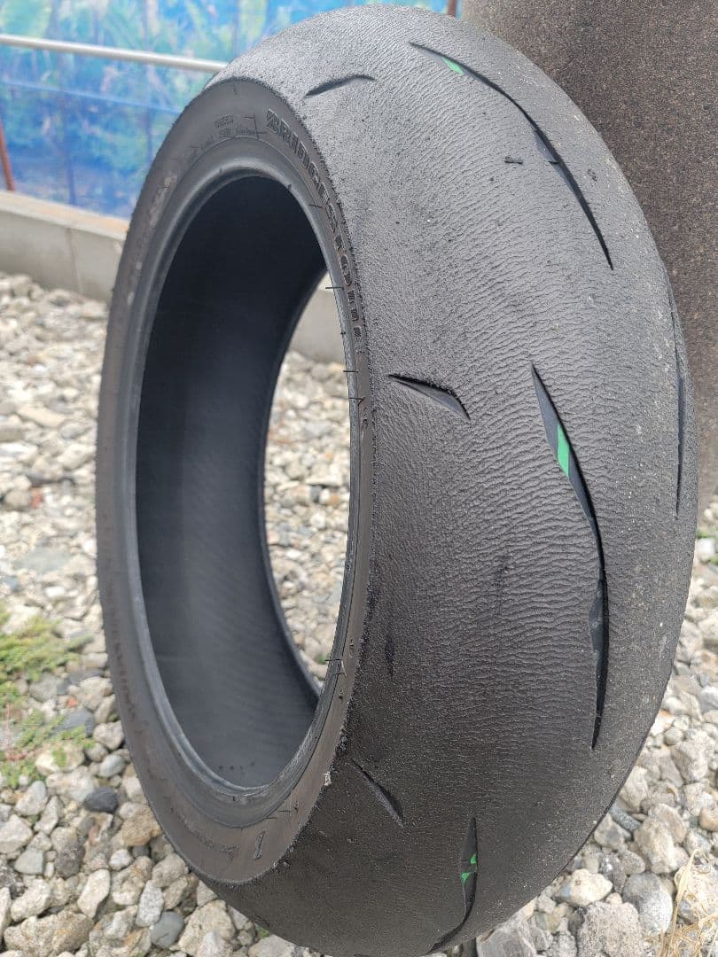 2024年製送料込みブリヂストン BATTLAX R11前後セット120/200