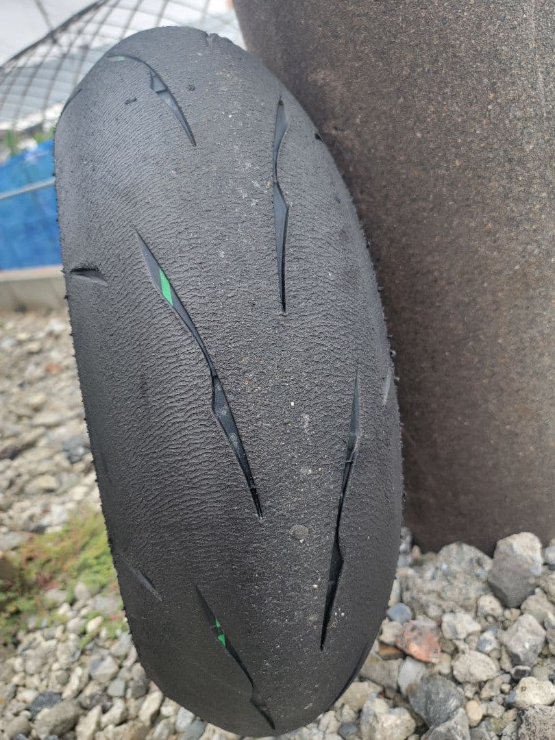 2024年製送料込みブリヂストン BATTLAX R11前後セット120/200