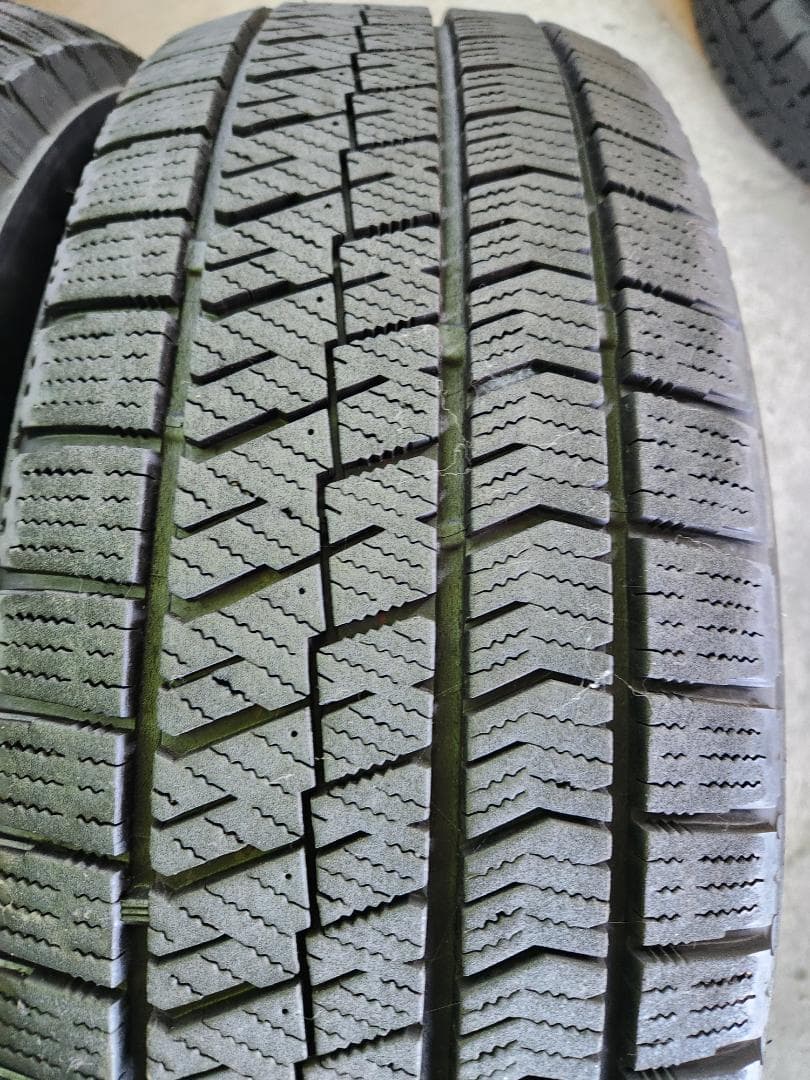 送料込☆2023年製 ブリヂストンタイヤ 215/65R16日本製☆2本