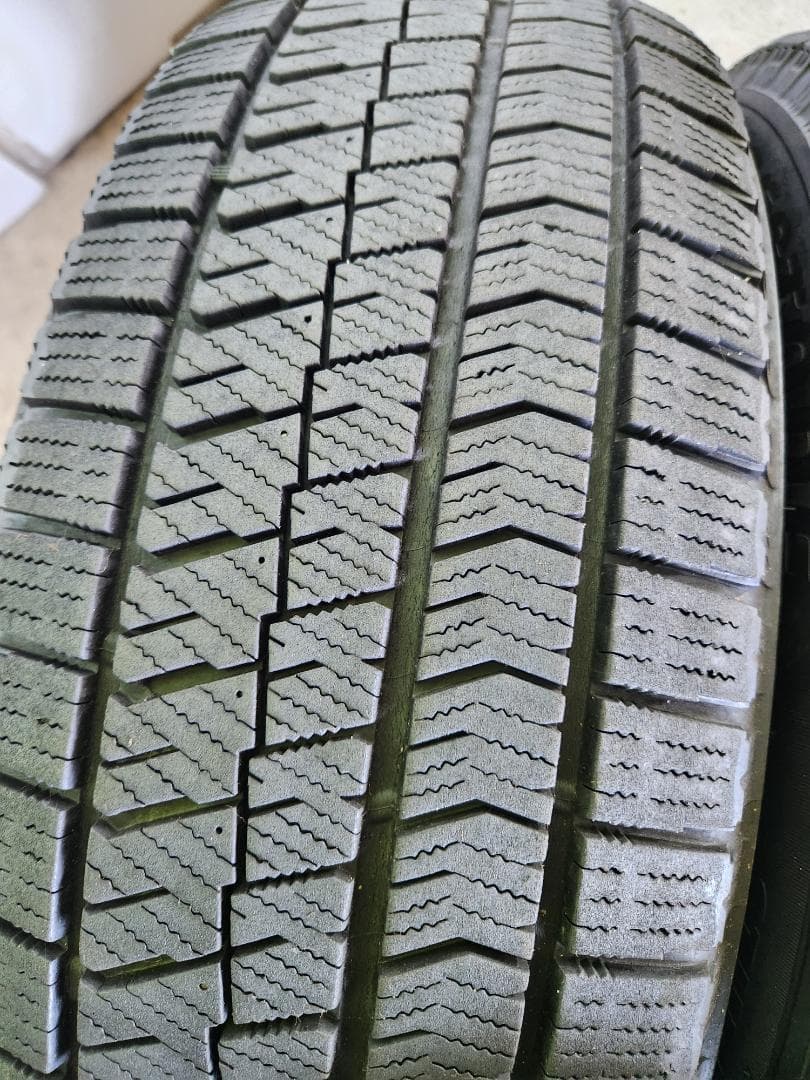 送料込☆2023年製 ブリヂストンタイヤ 215/65R16日本製☆2本