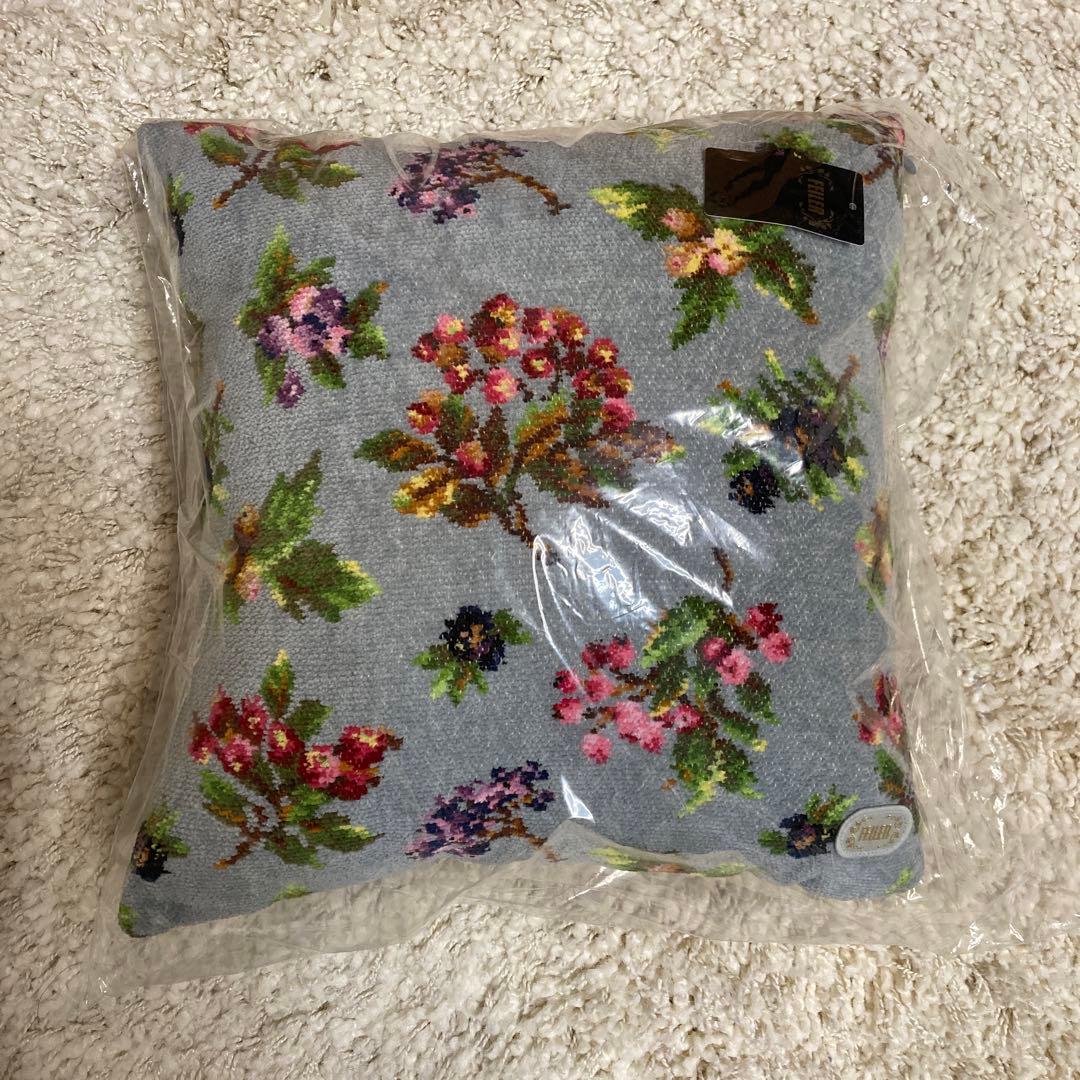 フェイラー ノワルージュ花柄クッション