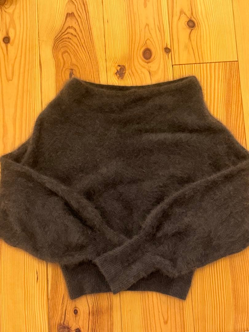 anuans アニュアンス ラクーンオフショルニットプルオーバー　チャコールグレ