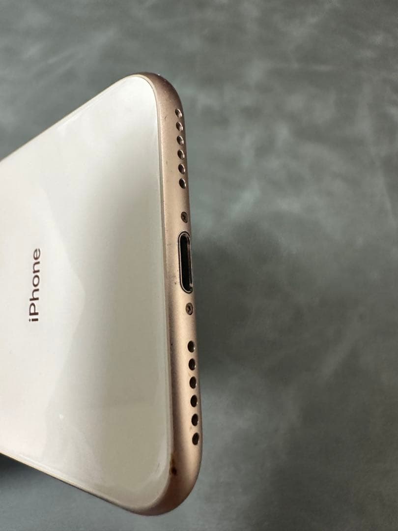 【Apple】iPhone8本体 ゴールド 64GB ※SIMロックあり