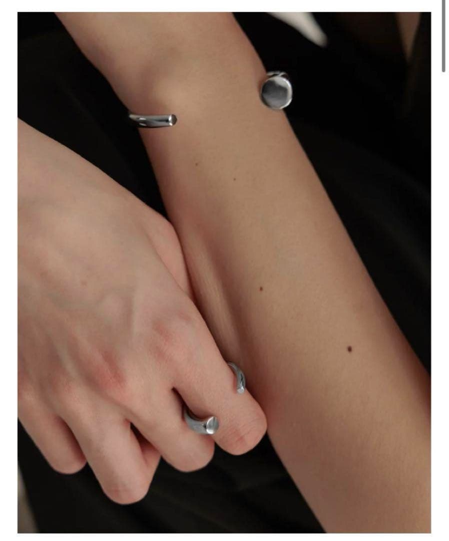 heres(ヒアーズ) HORN BANGLE シルバー バングル