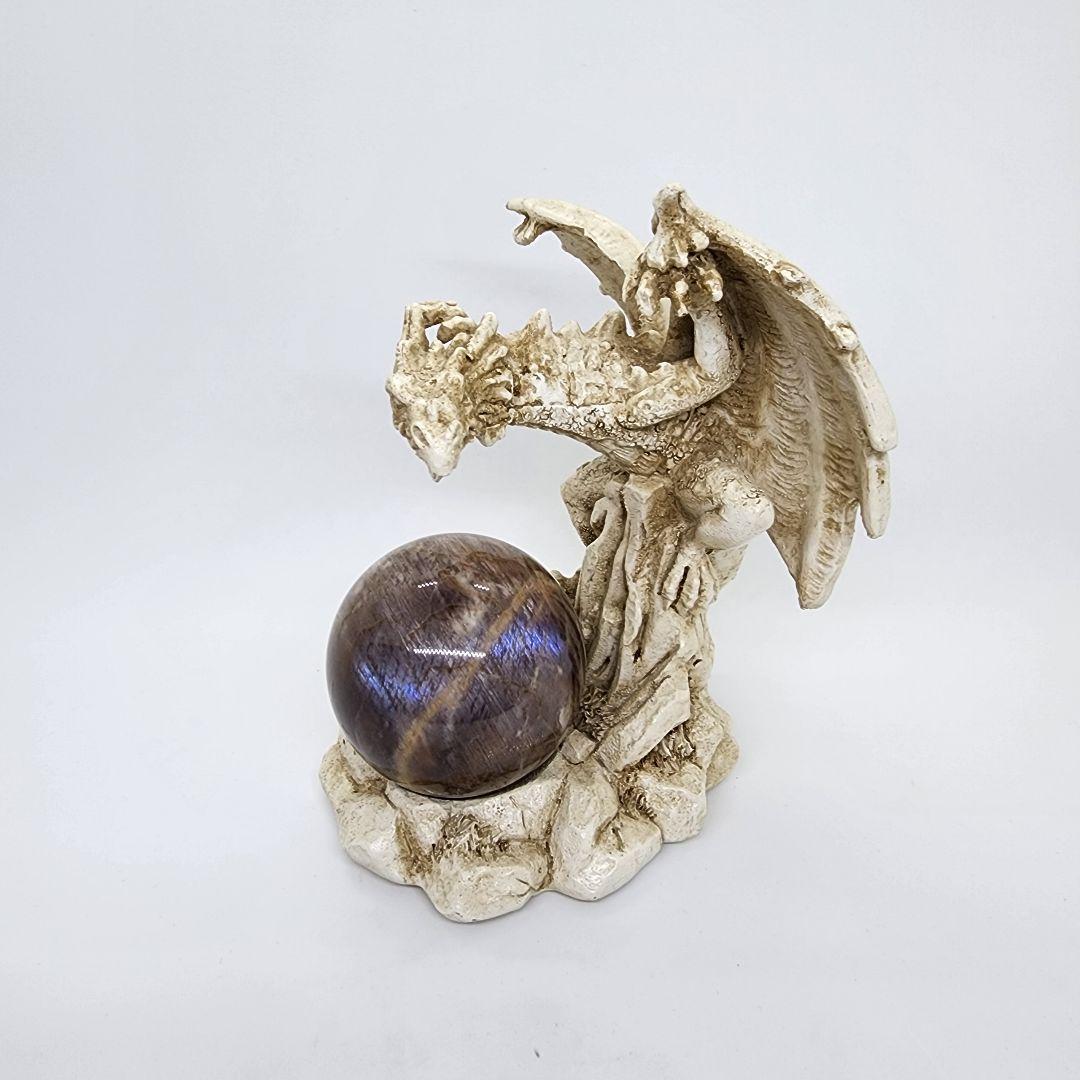 サンムーンストーンとドラゴンの台座