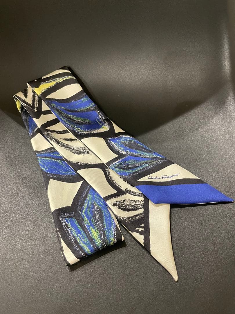 Salvatore Ferragamo シルク スカーフ ツイリー 新品未使用