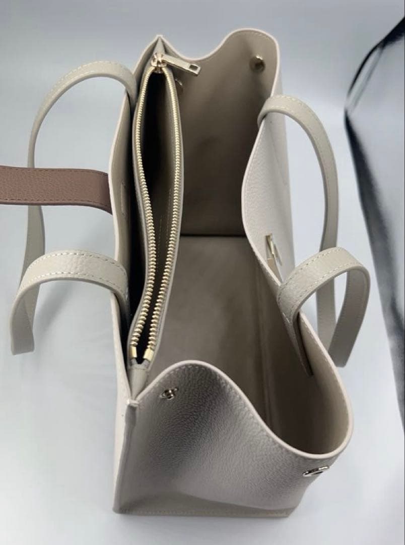 極美品✨FURLA フルラ　ソフィア トートバッグMサイズ レザー　アイボリー