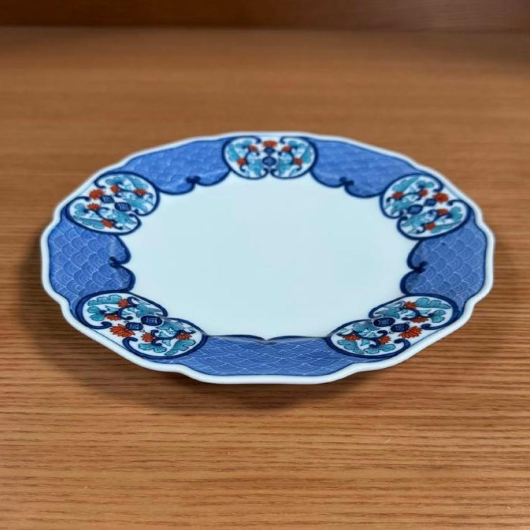 伊万里焼 畑萬陶苑 色絵墨弾き青海波唐花文 木瓜型 7寸皿☆