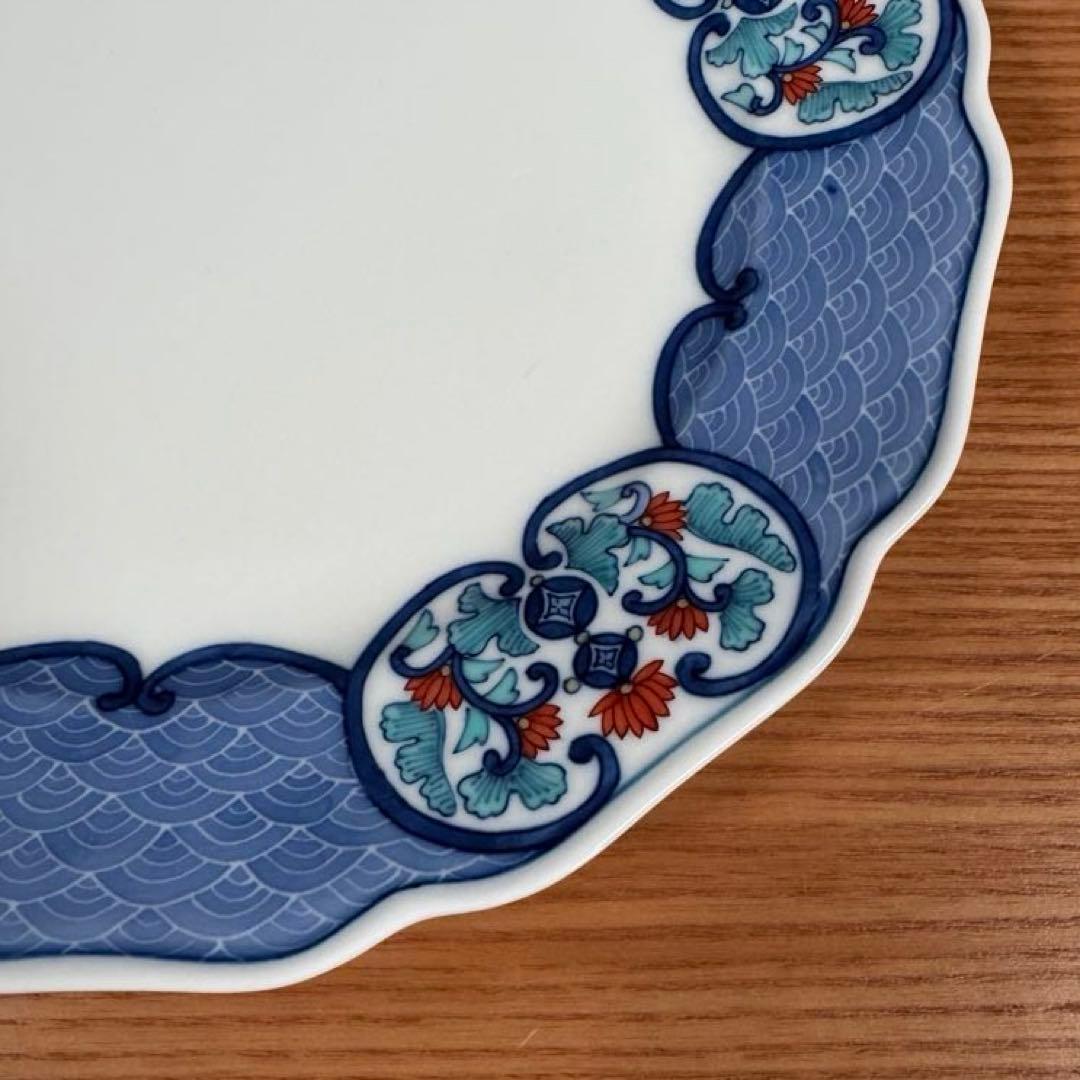 伊万里焼 畑萬陶苑 色絵墨弾き青海波唐花文 木瓜型 7寸皿☆