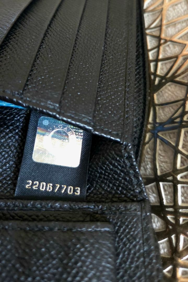 BVLGARI ブラック 二つ折り財布 箱付き