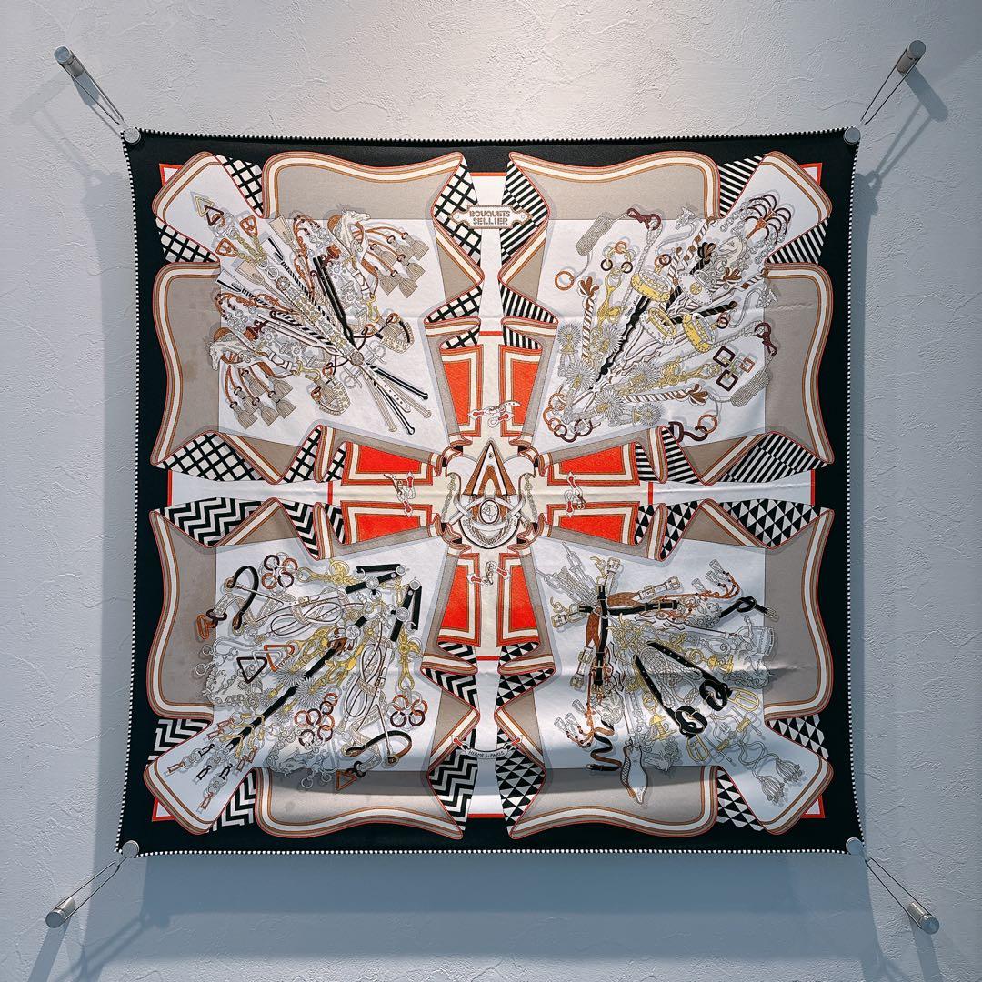 カレ70 鞍職人の花束　シルクスカーフ