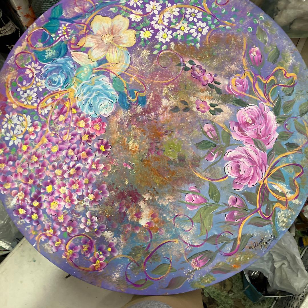 手描き花柄の丸い回転テーブル