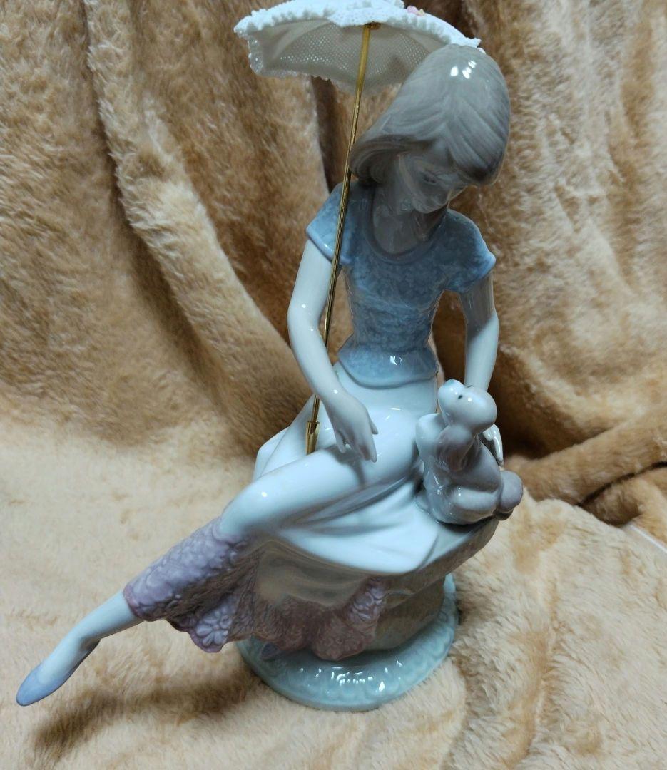 リヤドロ7612 佳人仔犬と語る（箱内の仕切り材なし)