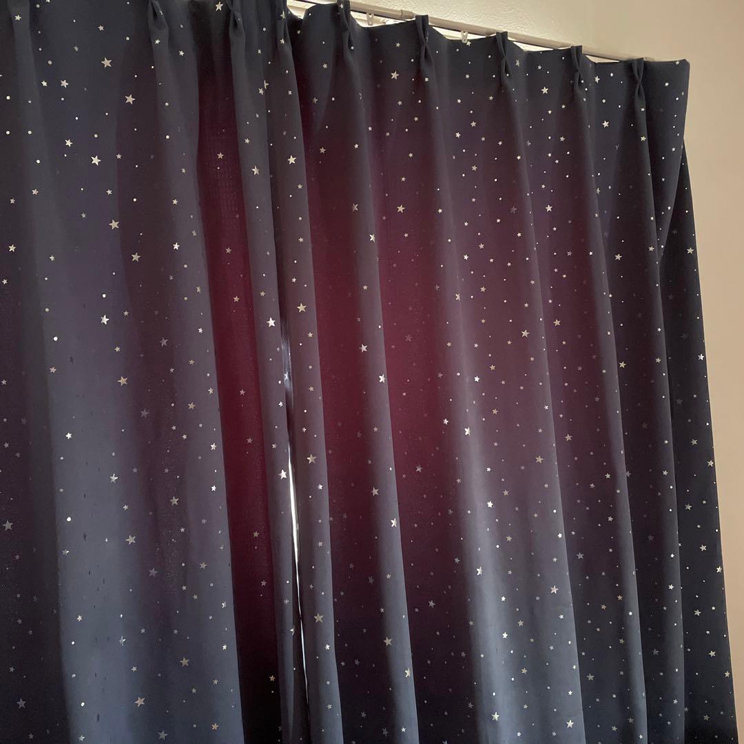 星柄ネイビーのドレープカーテン