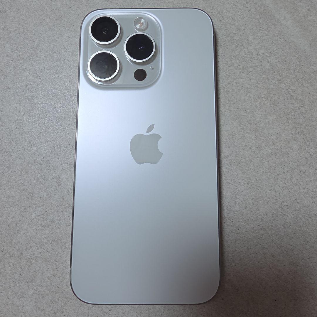 美品iPhone 15 Pro 256GBホワイトチタニウム Apple 携帯