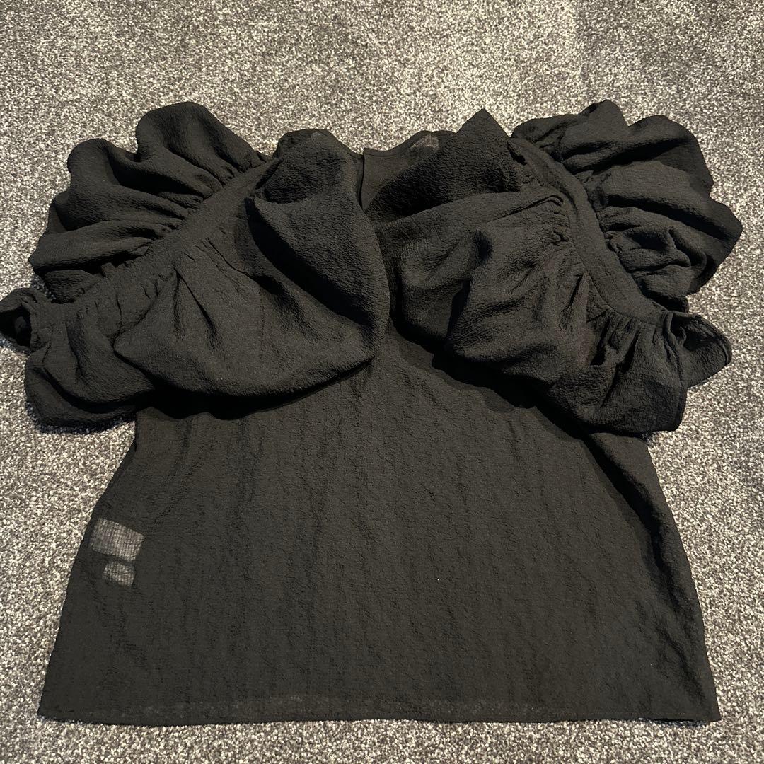 ラドロー　黒 パフスリーブ 半袖 トップス