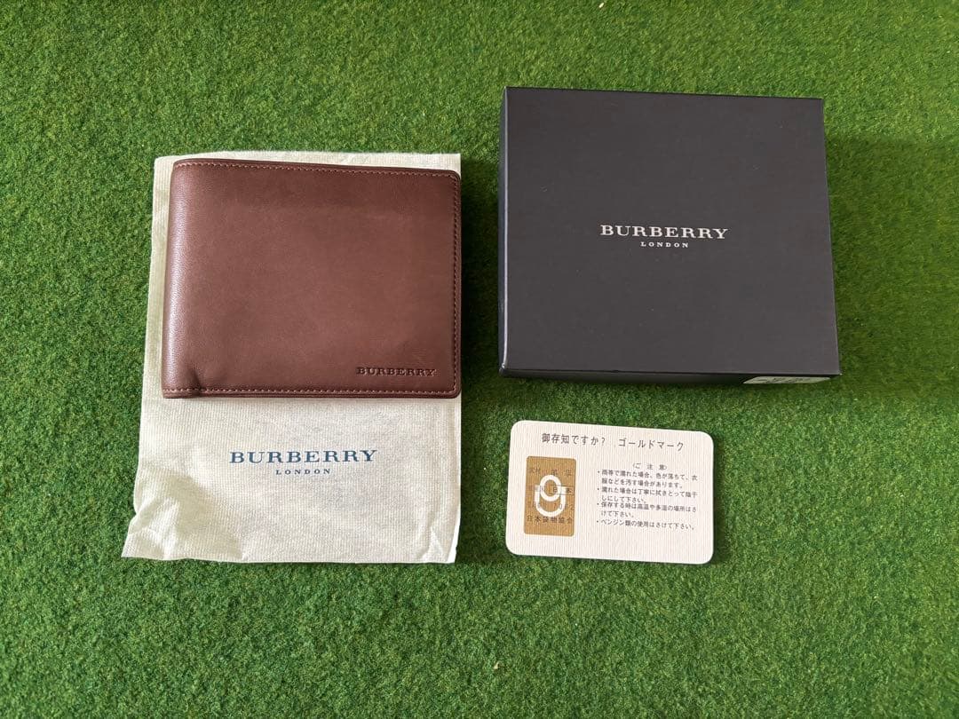Burberry 二つ折り財布 本革　YD 251 AE 54