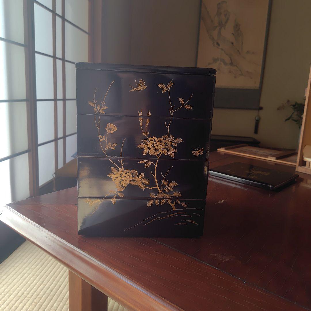 金縁漆器 輪島4段重箱 花と蝶の装飾