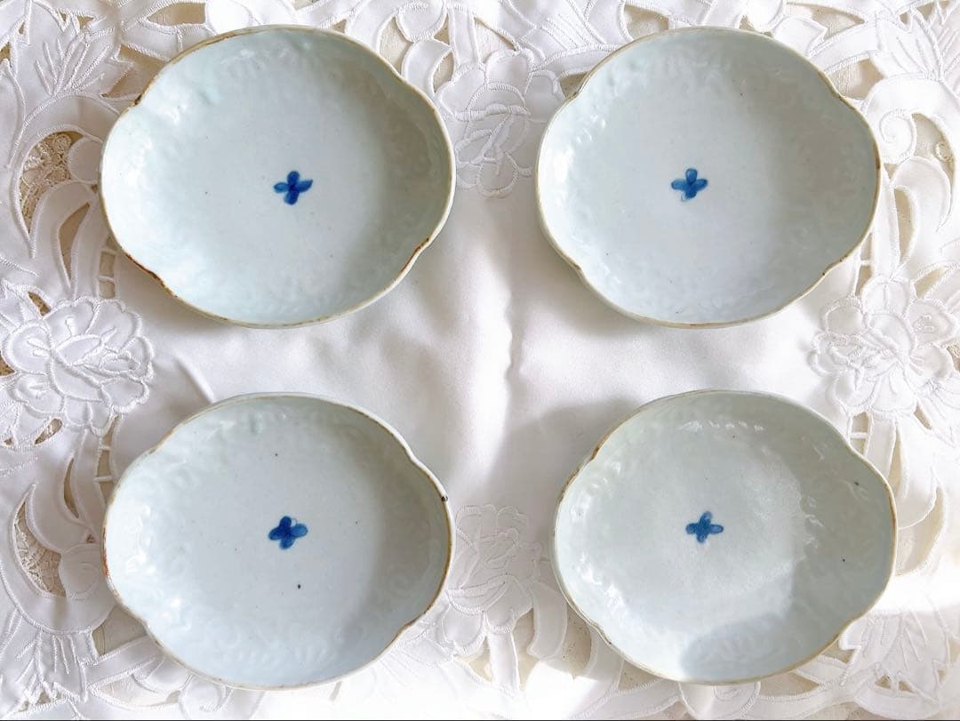 佐藤もも子　青い花模様の波形皿4枚セット