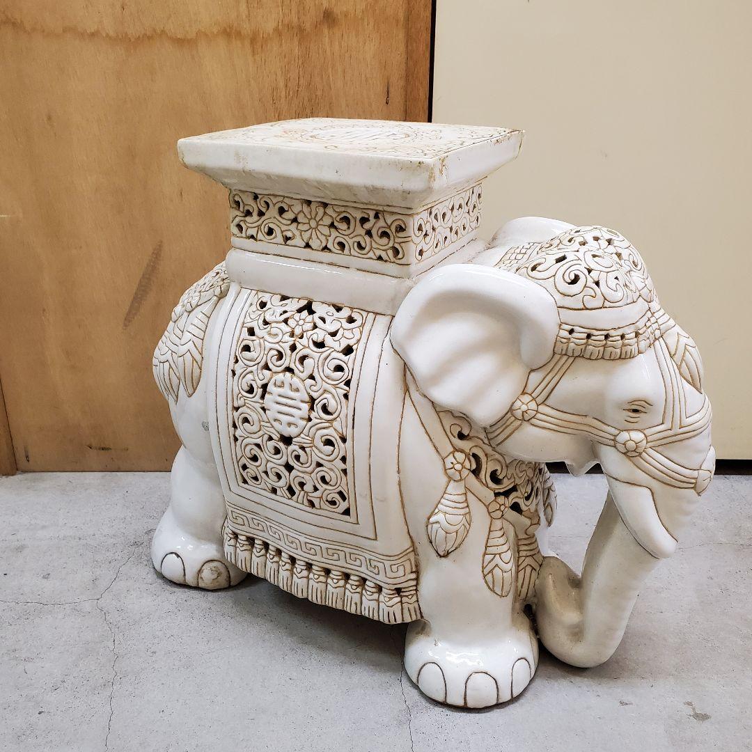 象の形の陶器製スツール