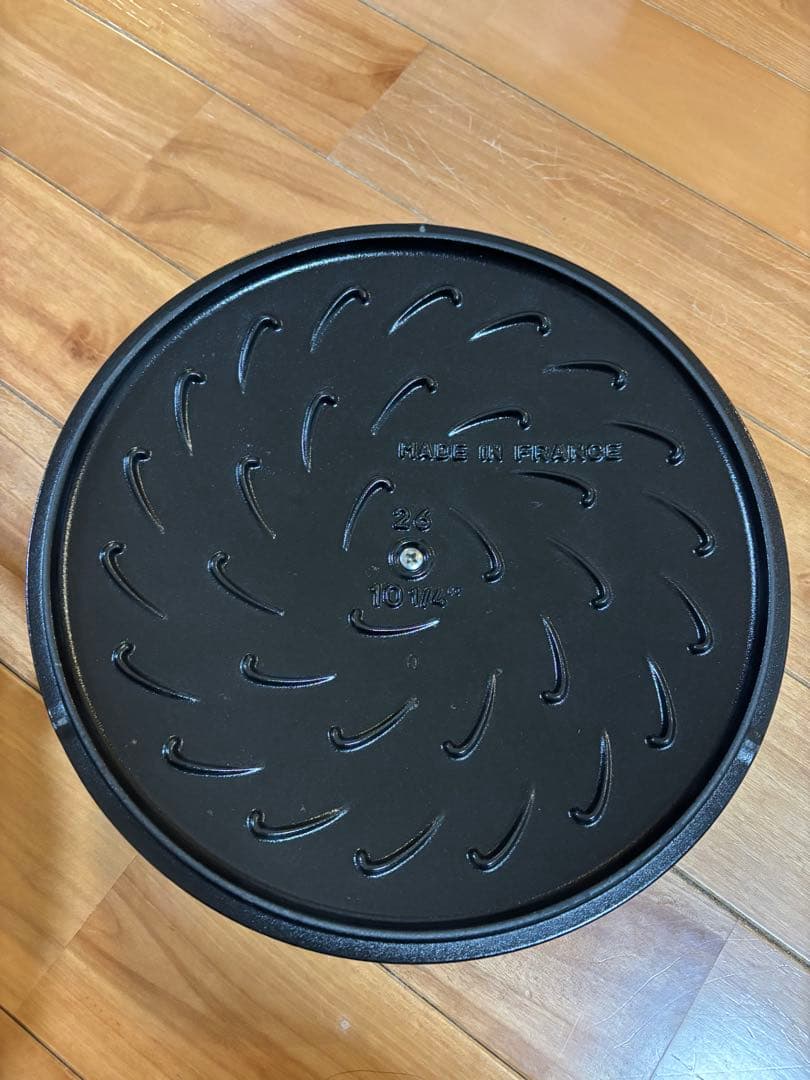 STAUBブレイザー ソテーパン シャイニーブラック 26cm