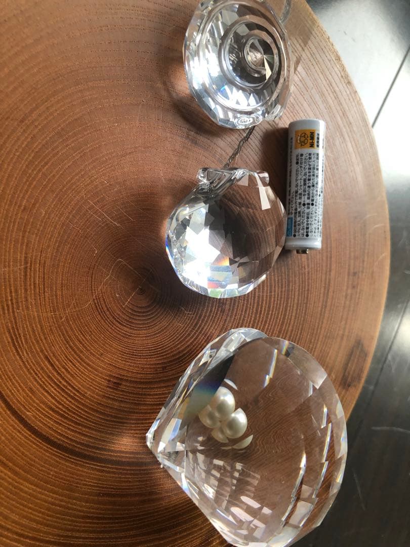 スワロフスキーの貝シリーズです。