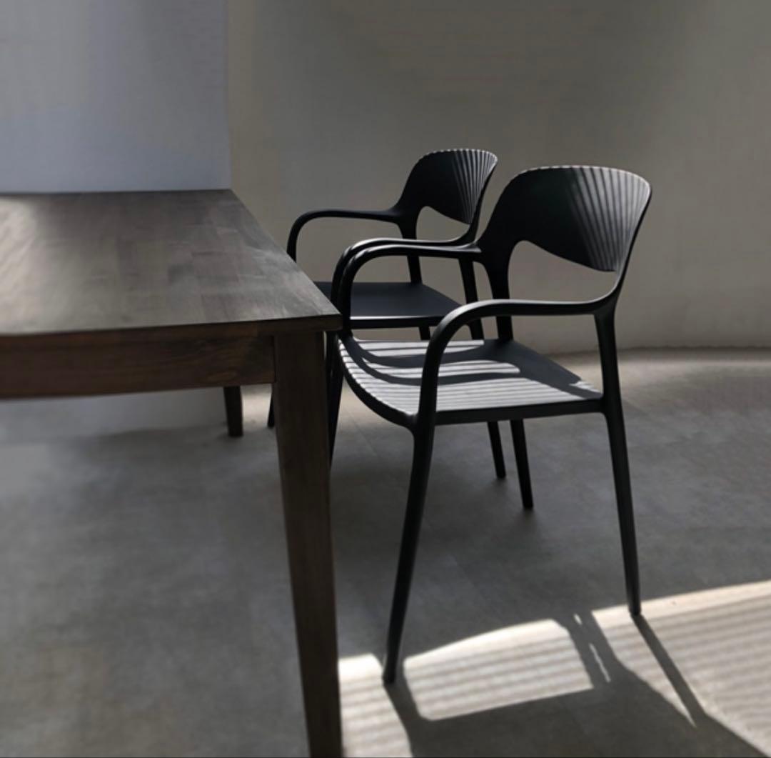 ブラック アーム付きダイニングチェア　ART OF BLACK 2脚セット