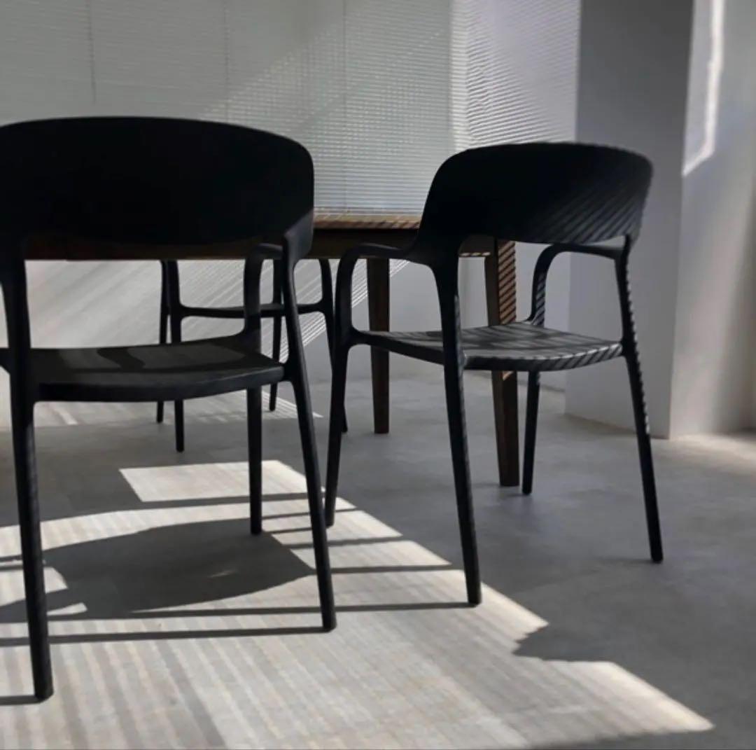 ブラック アーム付きダイニングチェア　ART OF BLACK 2脚セット