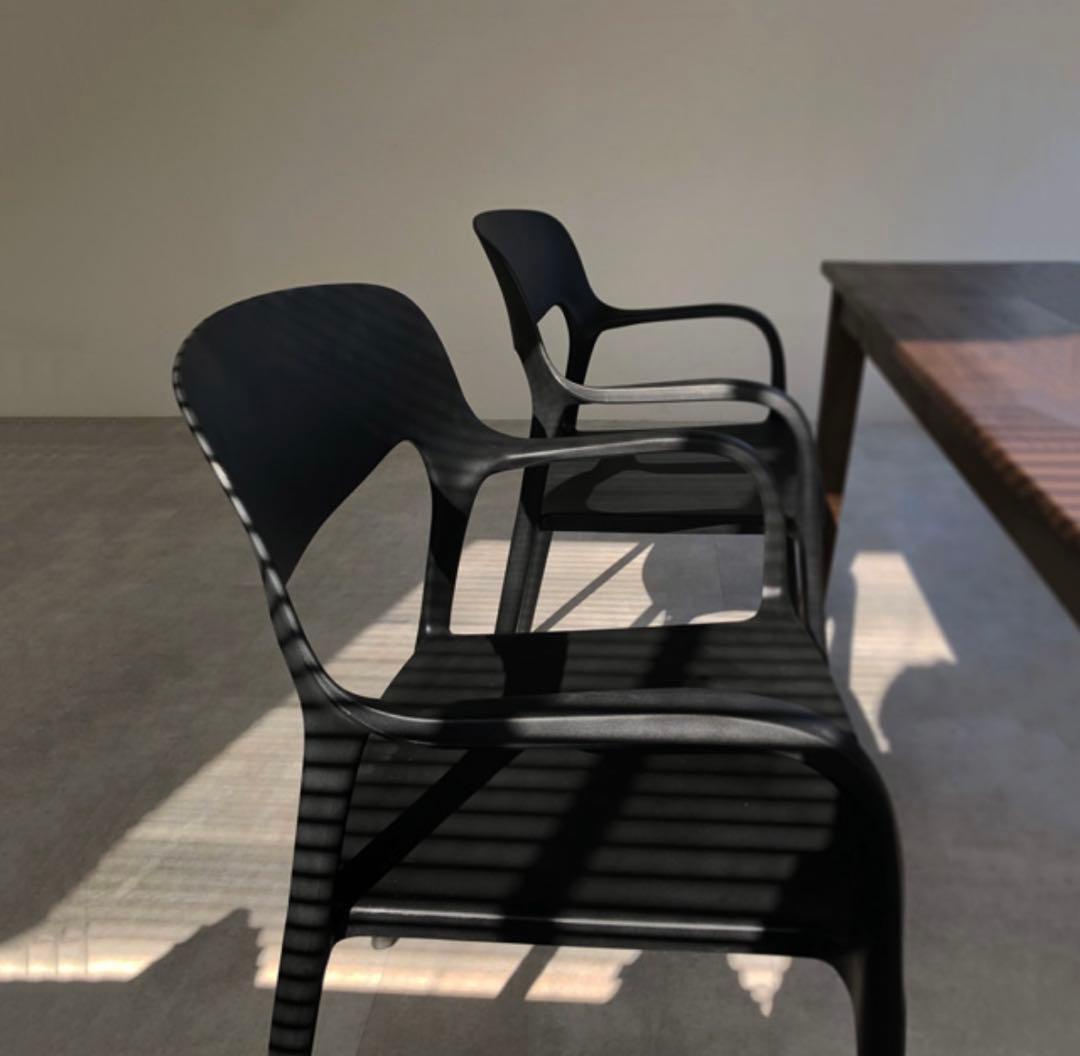 ブラック アーム付きダイニングチェア　ART OF BLACK 2脚セット