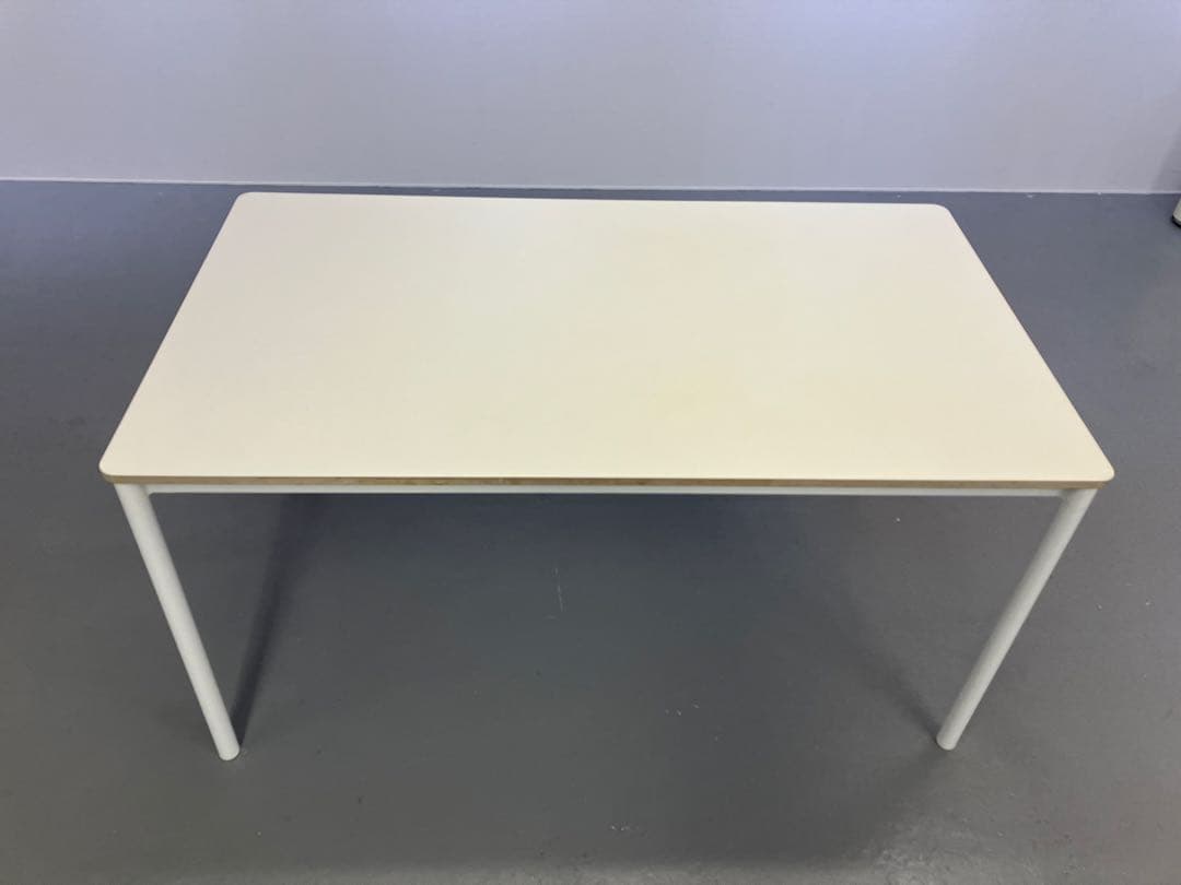 ダイニングテーブル Muuto Base Table