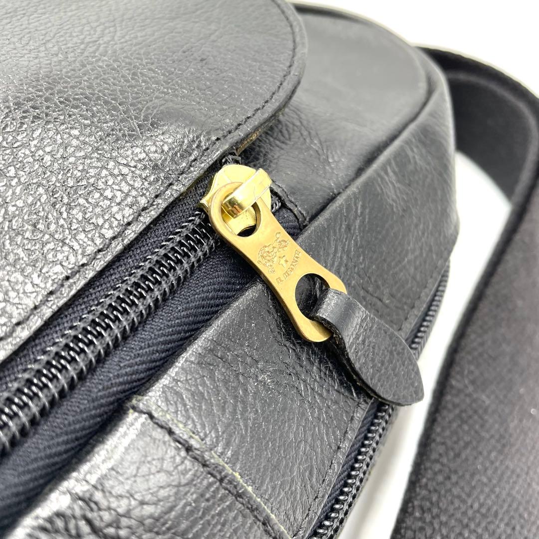 【極美品】イルビゾンテ　ボディバッグ　ロゴ型押し　ゴールド金具　レザー　黒