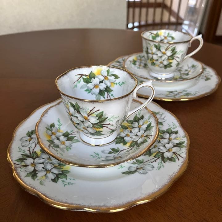 【レア美品】ロイヤルアルバート★白ハナミズキ★トリオ　ペア