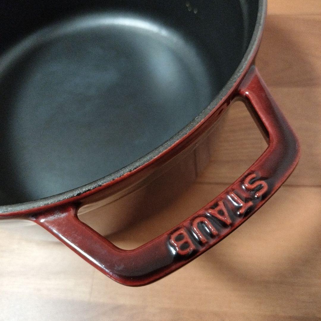 ストウブ staub ピコ・ココット ラウンド22cm 色はグレナディンレッド♪