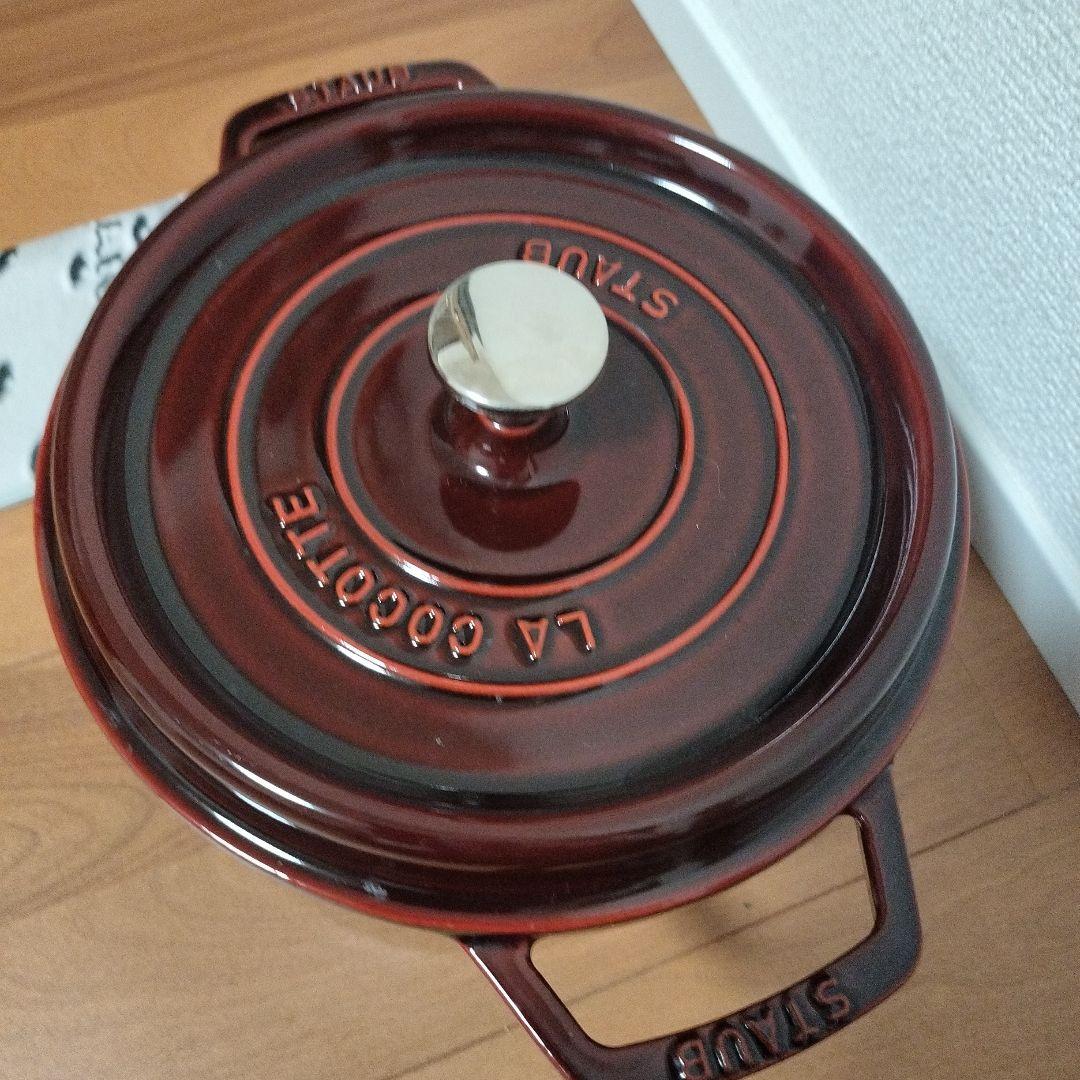 ストウブ staub ピコ・ココット ラウンド22cm 色はグレナディンレッド♪